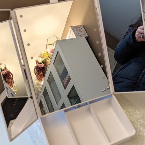 Impressions Vanity TOUCH TRIFOLD LED MAKEUP MIRROR WITH VANITY ORGANIZER - Picture 8 of 9